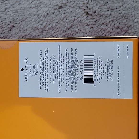 New in box Kate Spade Bow Hat and Mitten Set - Picture 4 of 4